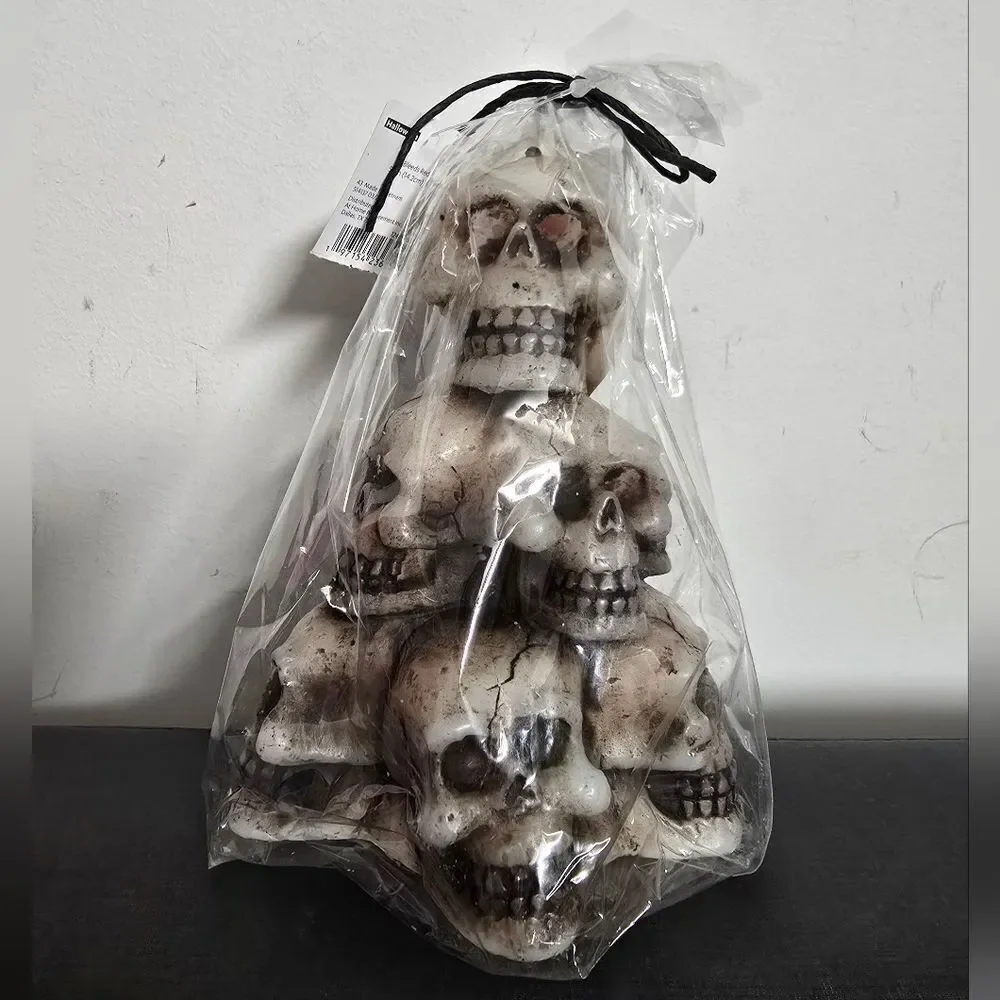New Halloween White Stacked as Christmas tree Skull Bleeding Candle 7